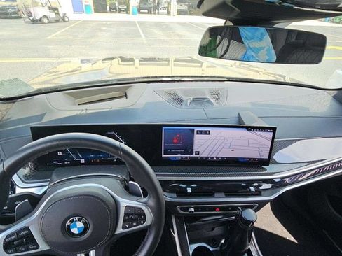 Used 2025 BMW X7 M60i AWD/4WD image 22