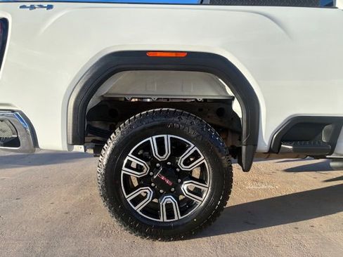 Used 2024 GMC Sierra 2500 Pro w/ Convenience Package image 10