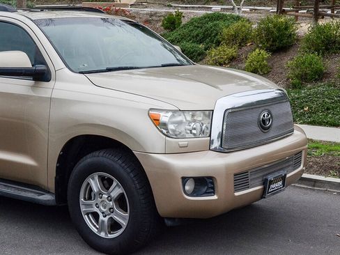 Used 2013 Toyota Sequoia SR5 image 9