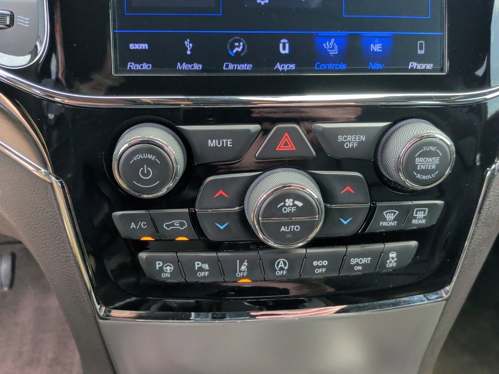 Used 2019 Jeep Grand Cherokee Overland AWD/4WD image 29