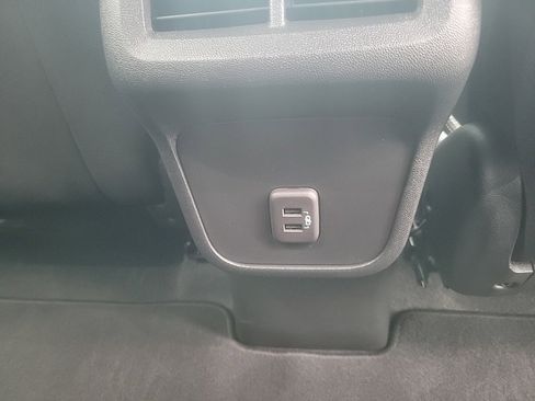 Used 2023 Chevrolet Equinox LT image 29