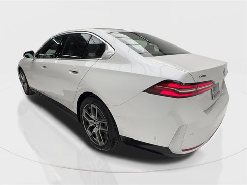 Used 2026 BMW 530i xDrive image 10