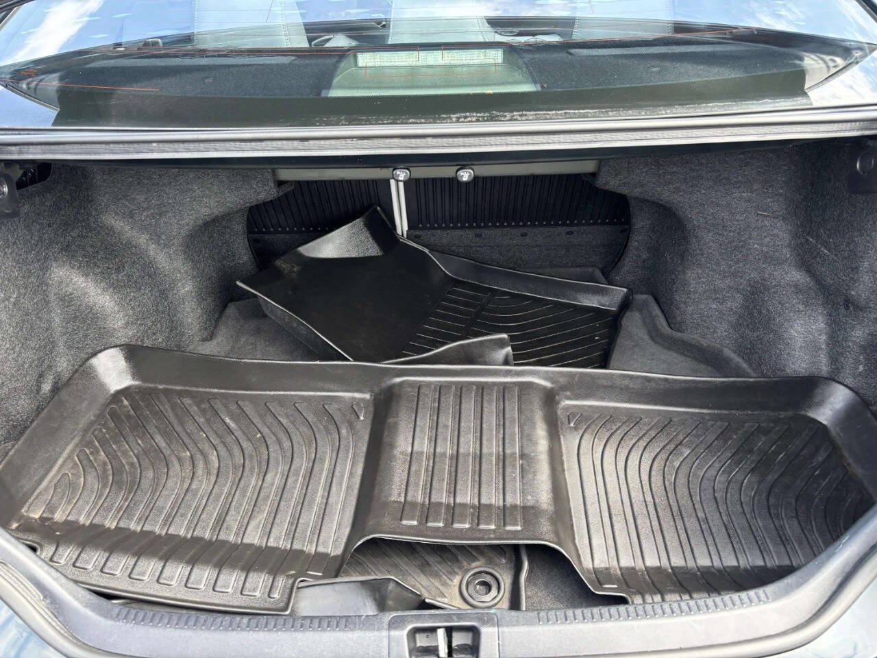 Used 2017 Toyota Camry XLE w/ Moonroof Package FWD image 5
