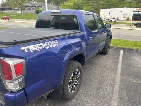 Used 2023 Toyota Tacoma TRD Sport AWD/4WD image 3