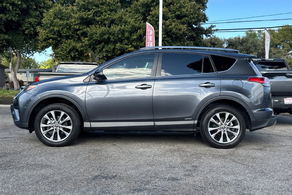 Used 2018 Toyota RAV4 Limited w/ Advanced Technology Package AWD/4WD image 6