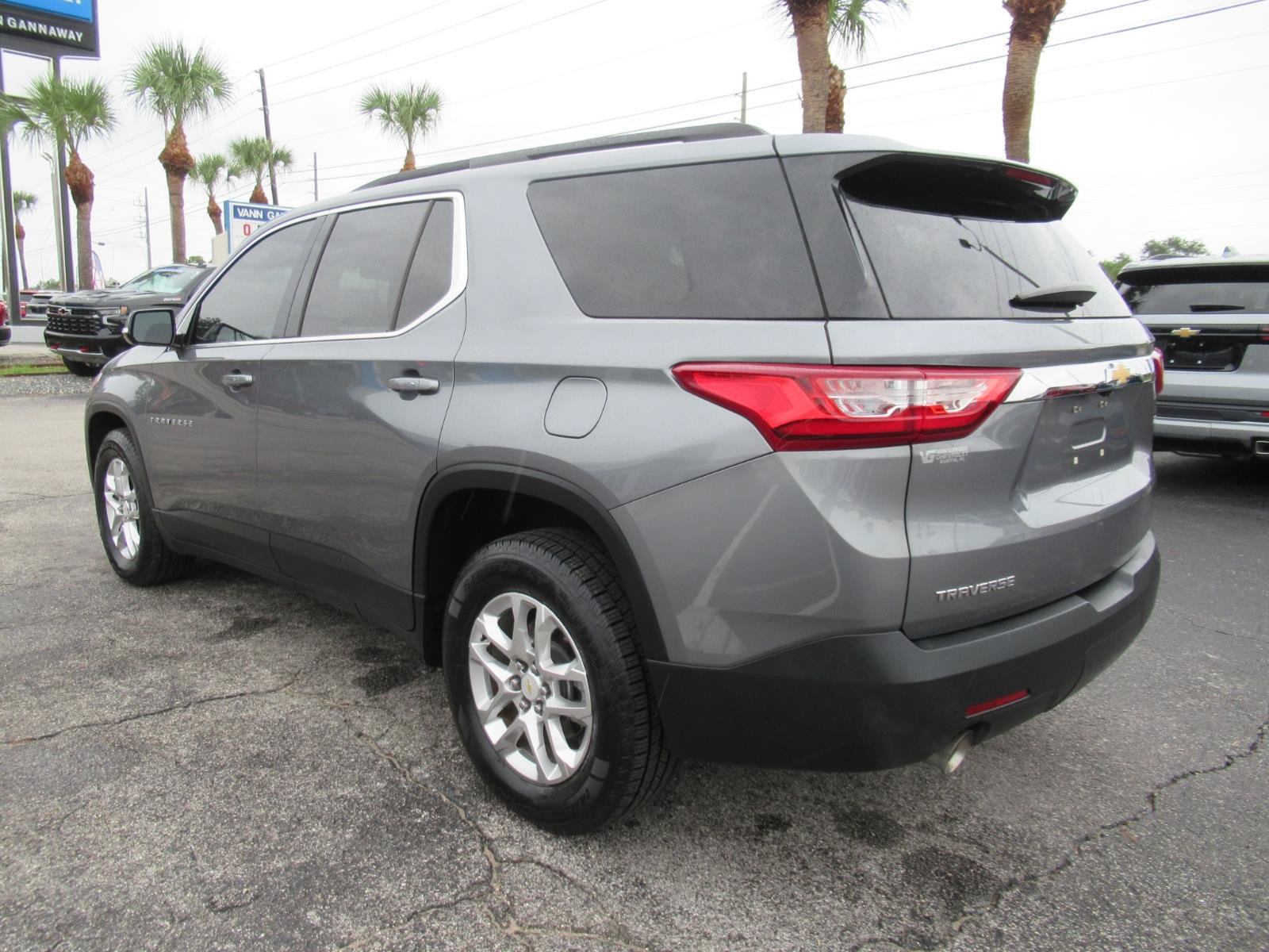 Used 2020 Chevrolet Traverse LT FWD image 7
