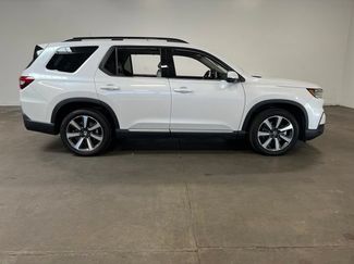 Used 2024 Honda Pilot Touring video 2