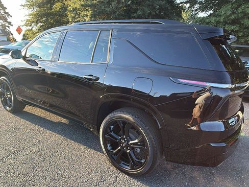 New 2027 Chevrolet Traverse RS w/ LPO, Floor Liner Package FWD image 10