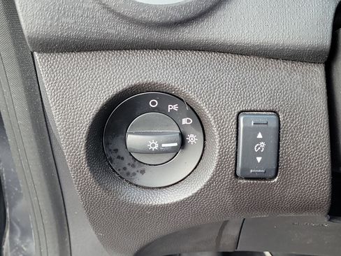 Used 2015 Ford Fiesta SE image 21