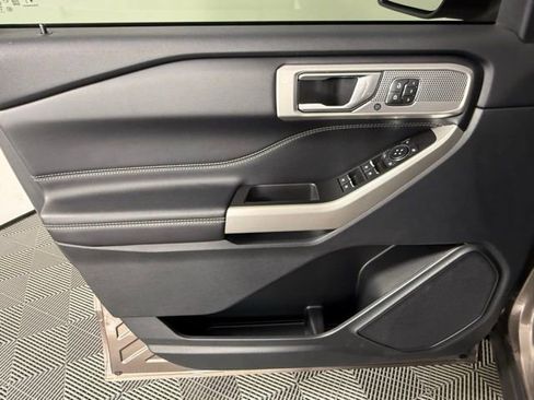 Used 2021 Ford Explorer Limited w/ Equipment Group 301A image 17