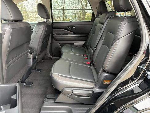 Used 2025 Nissan Pathfinder SL image 14