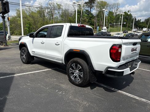 Used 2023 GMC Canyon AT4 w/ AT4 Premium Package AWD/4WD image 10