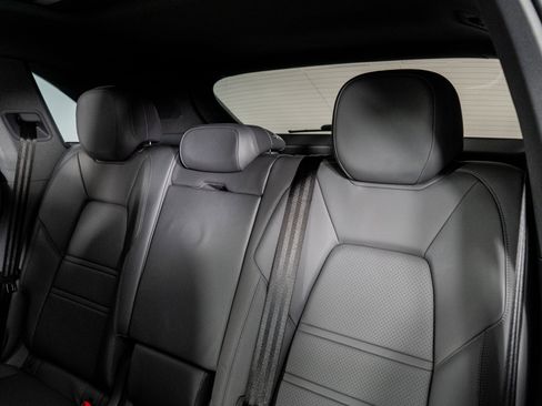 Used 2022 Porsche Cayenne S image 28