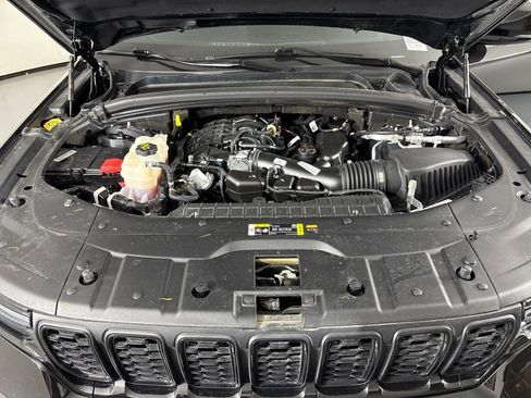 Used 2024 Jeep Grand Cherokee Altitude AWD/4WD image 42