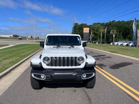 Certified 2025 Jeep Wrangler Unlimited Sahara AWD/4WD image 12
