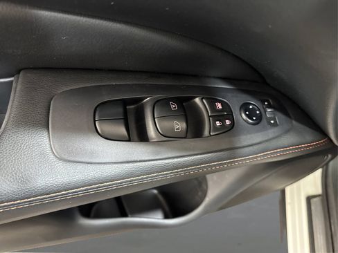 Used 2020 Nissan Pathfinder SL AWD/4WD image 30