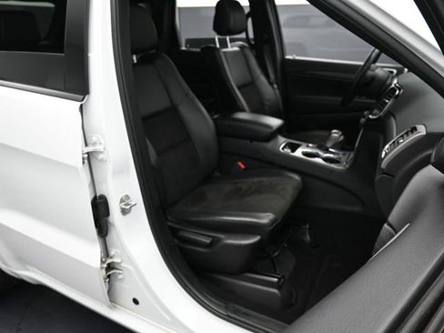 Used 2020 Jeep Grand Cherokee Altitude image 28