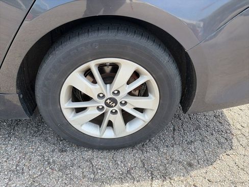 Used 2017 Kia Optima LX w/ Convenience Package image 2