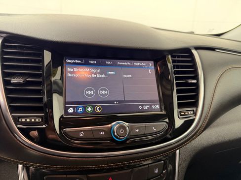 Used 2018 Chevrolet Trax Premier w/ Midnight Edition AWD/4WD image 14