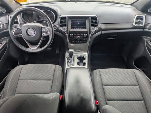 Used 2018 Jeep Grand Cherokee Laredo image 14