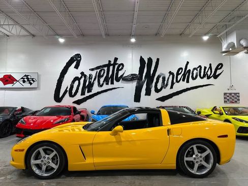 Used 2005 Chevrolet Corvette Coupe w/ Preferred Equipment Group RWD image 2