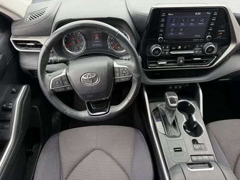 Used 2021 Toyota Highlander LE FWD image 13