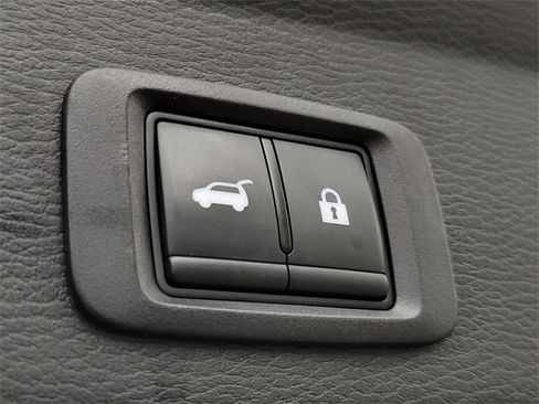 Used 2024 Mitsubishi Outlander SE image 16