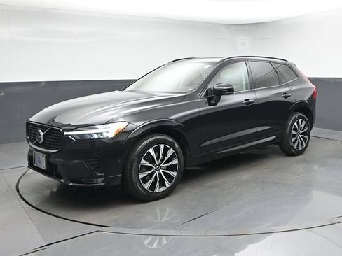 Used 2024 Volvo XC60 B5 Plus w/ Protection Package Premier AWD/4WD image 4