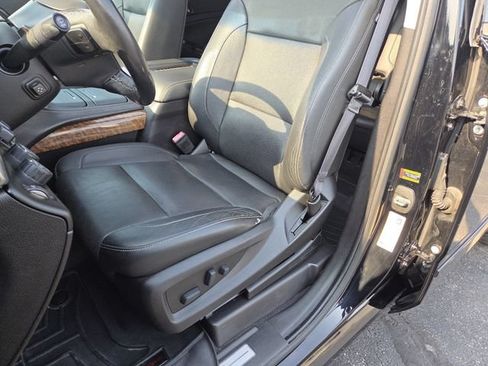 Used 2019 Chevrolet Suburban Premier AWD/4WD image 30