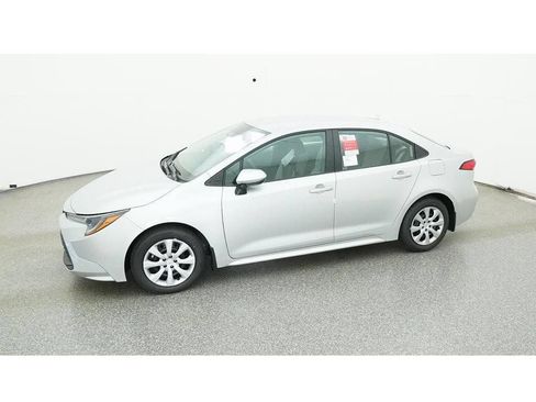 Used 2025 Toyota Corolla LE FWD image 3