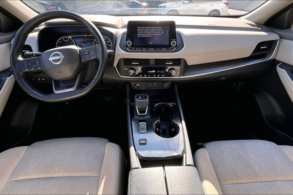 Used 2025 Nissan Rogue SV FWD image 7