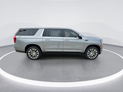 Certified 2025 GMC Yukon XL Denali w/ Denali Reserve Package AWD/4WD image 9