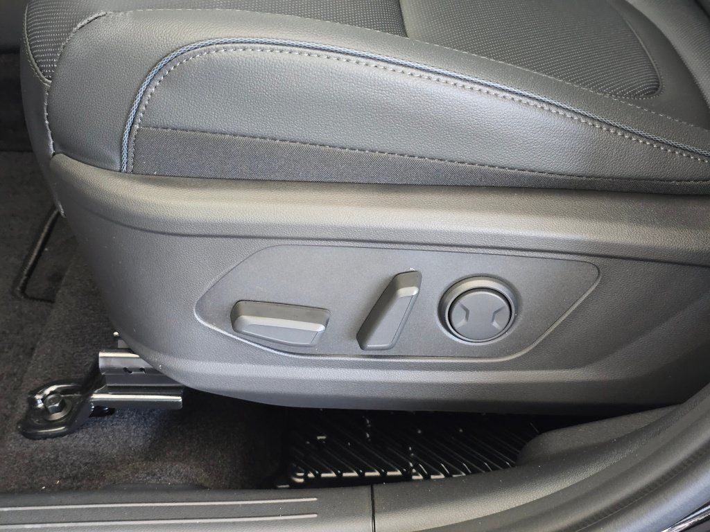 New 2026 Hyundai Tucson Limited AWD/4WD image 18