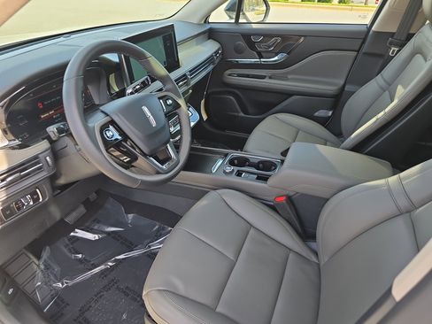 New 2026 Lincoln Corsair Premiere image 15