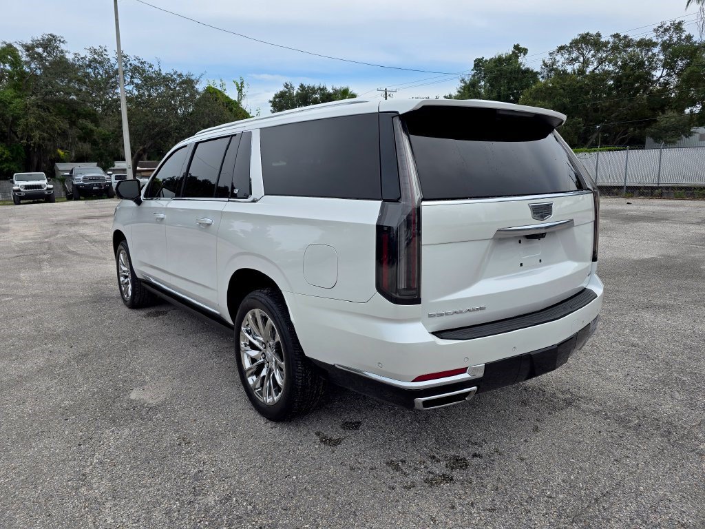 Used 2025 Cadillac Escalade ESV Premium Luxury w/ LPO, Radiant Package AWD/4WD image 4