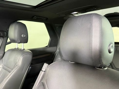 Used 2020 Land Rover Discovery HSE image 15