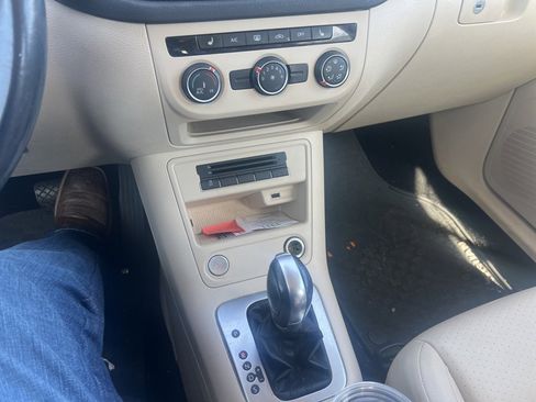 Used 2016 Volkswagen Tiguan S image 10