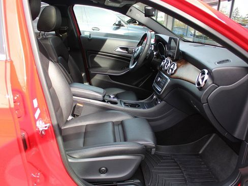 Used 2018 Mercedes-Benz GLA 250 4MATIC image 25