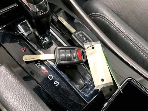 Used 2017 Honda Accord Sport image 11