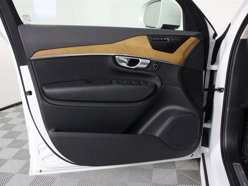 Certified 2024 Volvo XC90 T8 Plus w/ Protection Package Premier image 17