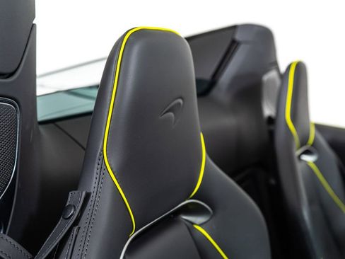 Used 2025 McLaren Artura Spider image 41