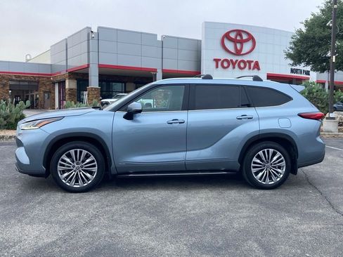Used 2023 Toyota Highlander Platinum AWD/4WD image 8