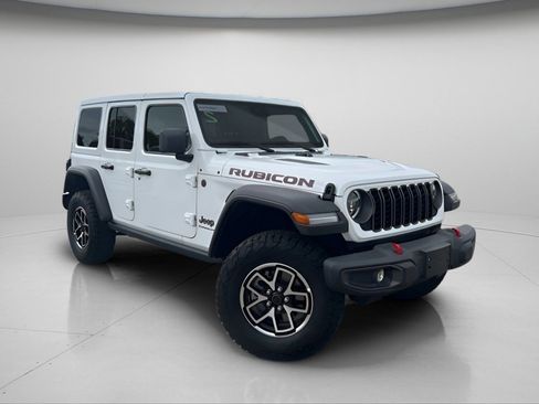 Used 2025 Jeep Wrangler Unlimited Rubicon image 2