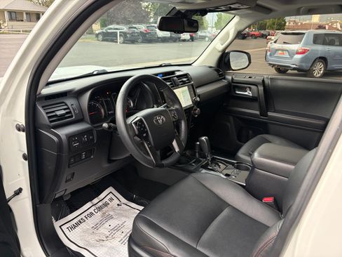 Used 2021 Toyota 4Runner Venture w/ Moonroof Package AWD/4WD image 9