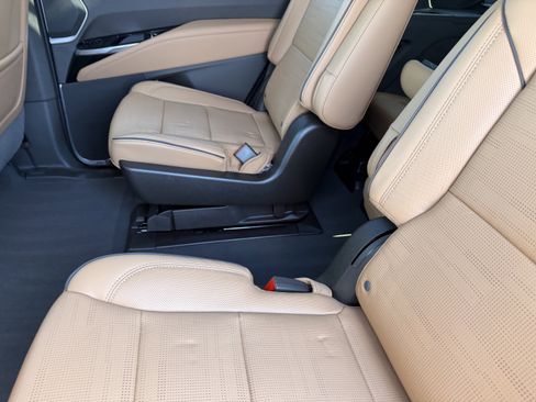 Certified 2025 Cadillac Escalade Premium Luxury w/ Touring Package image 17