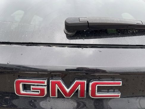 Used 2024 GMC Acadia Elevation w/ Luxury Package FWD image 10