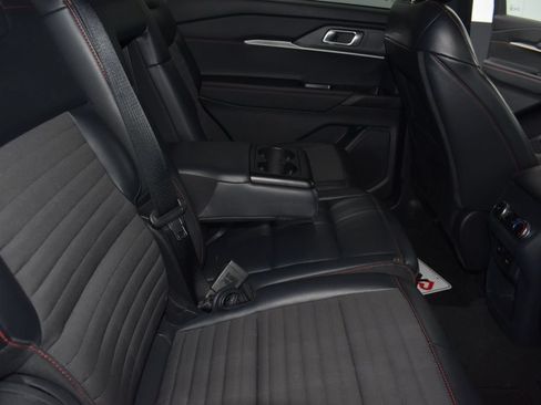 Used 2025 Ford Explorer ST-Line w/ ST-Line Street Pack AWD/4WD image 40