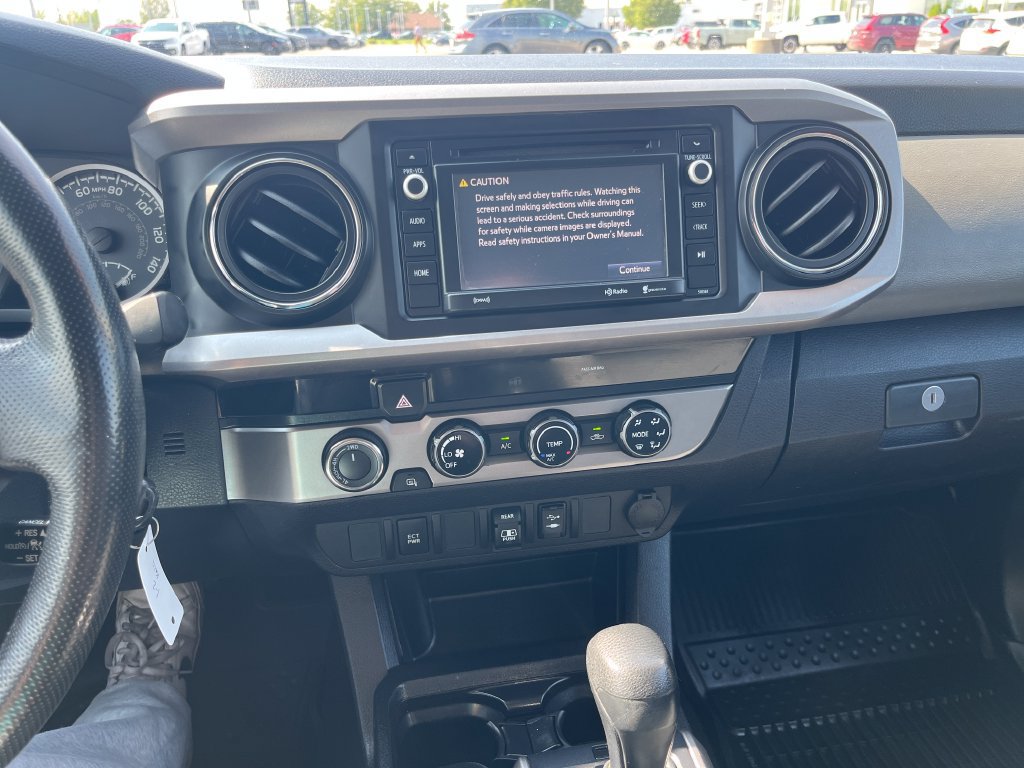 Used 2018 Toyota Tacoma SR5 w/ Four Season Floor Mat Package AWD/4WD image 18