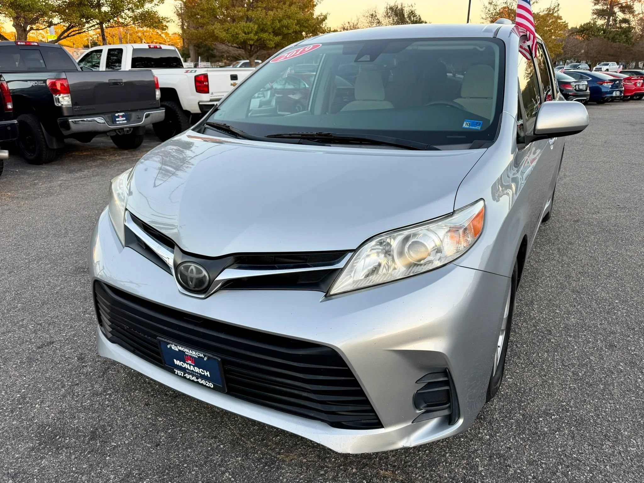 Used 2019 Toyota Sienna LE FWD image 1