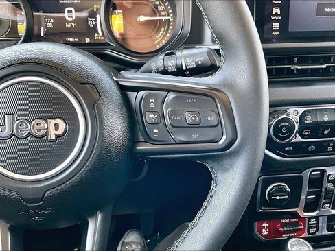 Used 2025 Jeep Wrangler Unlimited Rubicon 4xe w/ Convenience Group AWD/4WD image 6